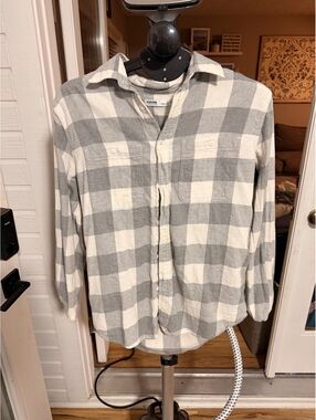 Sonoma gray and white plaid long sleeve shirt